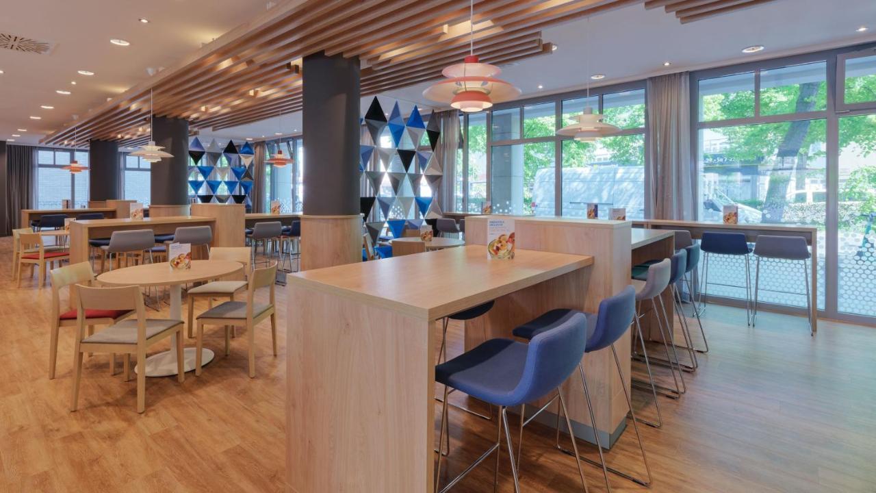 Holiday Inn Express Berlin City Centre By Ihg Exterior foto