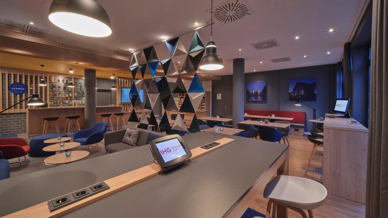 Holiday Inn Express Berlin City Centre By Ihg Exterior foto