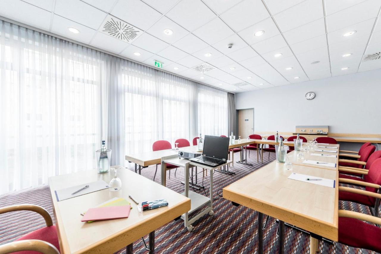 Holiday Inn Express Berlin City Centre By Ihg Exterior foto