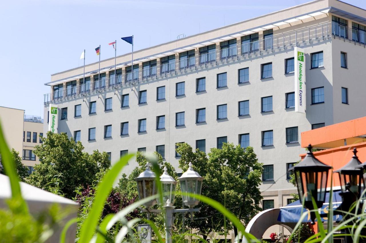 Holiday Inn Express Berlin City Centre By Ihg Exterior foto